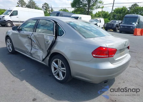 2014 Volkswagen Passat 1.8T Se z USA, uszkodzony, nr VIN 1VWBT7A31EC080395